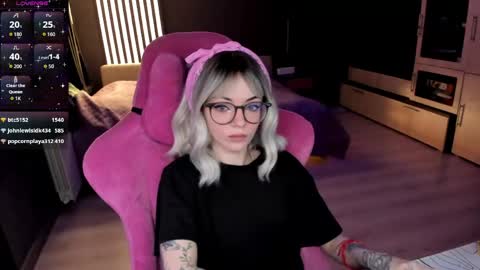 Snapshot of _black_fox__ chatting on May 27, 11:24 pm Olivia Subscribe to my Fansly - online show from May 27, 11:24 pm