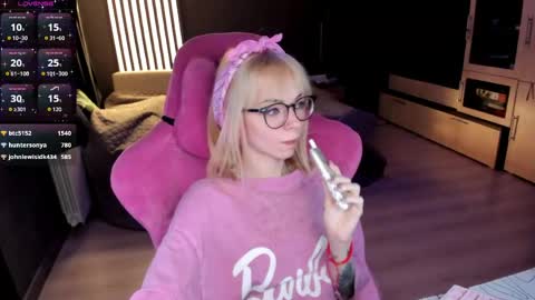 Snapshot of _black_fox__ chatting on May 29, 1:36 am Olivia Subscribe to my Fansly - online show from May 29, 1:36 am