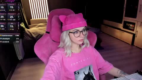 Snapshot of _black_fox__ chatting on May 31, 12:30 am Olivia Subscribe to my Fansly - online show from May 31, 12:30 am
