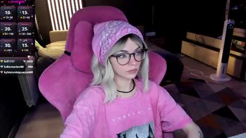 Olivia Subscribe to my Fansly -   online show from June 15, 10:45 pm