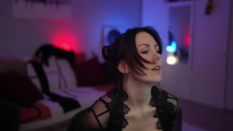 Snapshot of _blackbee_ chatting on February 9, 5:44 am Lili online show from February 9, 5:44 am