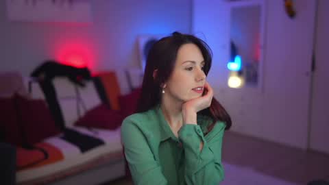 Snapshot of _blackbee_ chatting on February 20, 6:19 am Lili online show from February 20, 6:19 am