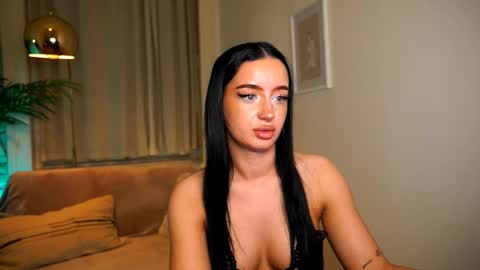 Pearl online show from April 15, 6:04 pm