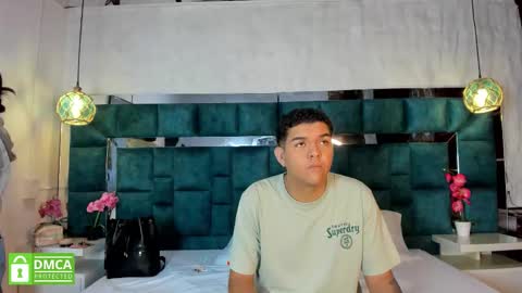 Snapshot of _bonnyandclyde chatting on January 17, 12:43 pm _bonnyandclyde online show from January 17, 12:43 pm