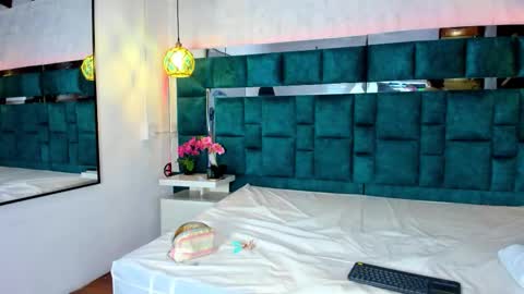 Snapshot of _bonnyandclyde chatting on February 8, 12:19 pm _bonnyandclyde online show from February 8, 12:19 pm