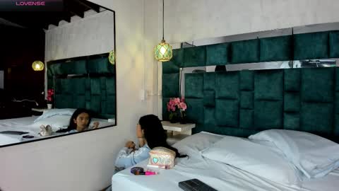 Snapshot of _bonnyandclyde chatting on February 12, 12:22 pm _bonnyandclyde online show from February 12, 12:22 pm