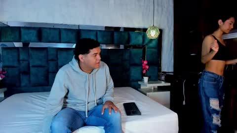 _bonnyandclyde online show from March 3, 11:49 am