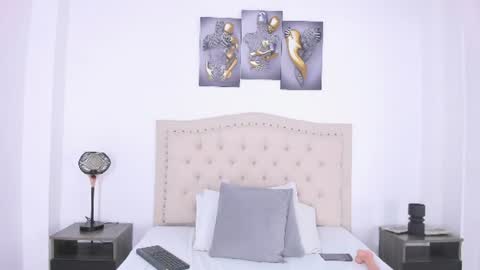 Snapshot of _bustylucianaa_ chatting on June 14, 2:24 am Luciana online show from June 14, 2:24 am