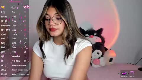 Snapshot of _camilaaa__ chatting on February 9, 8:54 am   online show from February 9, 8:54 am