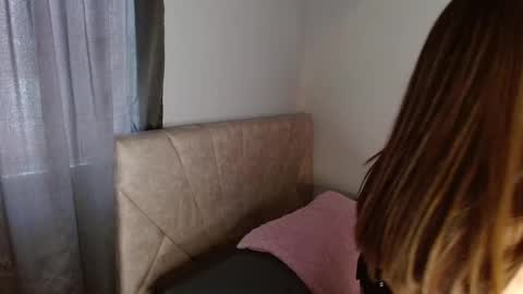 Snapshot of _camilaaa__ chatting on March 5, 3:18 pm   online show from March 5, 3:18 pm