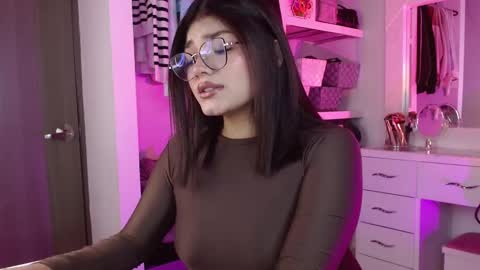 Snapshot of _camilaaa__ chatting on September 14, 5:50 am   online show from September 14, 5:50 am