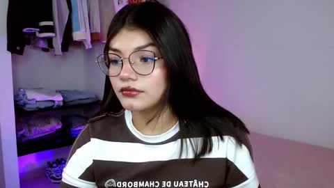 Snapshot of _camilaaa__ chatting on November 3, 1:29 am   online show from November 3, 1:29 am