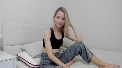 Snapshot of _candybb chatting on December 2, 10:49 pm online show from December 2, 10:49 pm