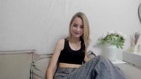 Snapshot of _candybb chatting on December 4, 7:55 pm online show from December 4, 7:55 pm