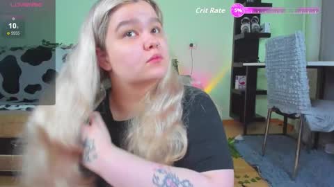 Snapshot of _candym1lky_ chatting on September 12, 6:35 am _candym1lky_ online show from September 12, 6:35 am