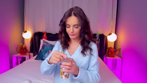 _carlawhite_ online show from November 3, 4:36 am