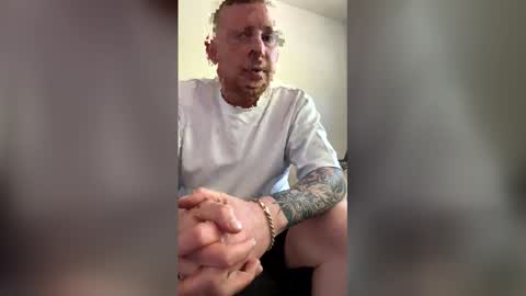 Carlos online show from April 26, 3:21 pm