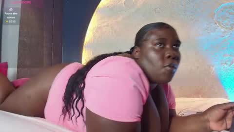 Snapshot of _carolinagomez chatting on November 27, 7:27 pm Caro. online show from November 27, 7:27 pm