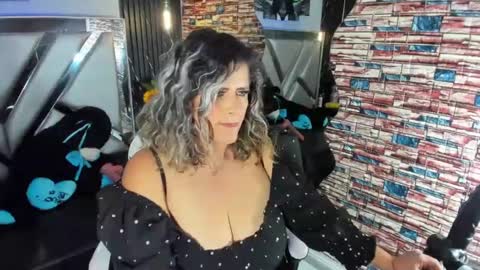 Snapshot of _casandra11 chatting on January 4, 11:27 pm _casandra11 online show from January 4, 11:27 pm