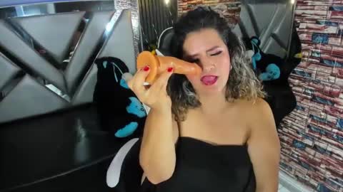 Snapshot of _casandra11 chatting on January 5, 9:05 am _casandra11 online show from January 5, 9:05 am