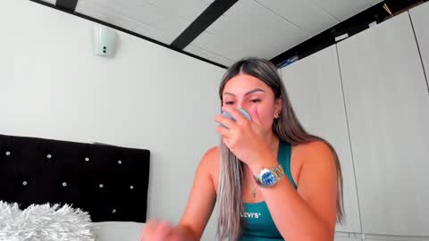 Snapshot of _cereza_ chatting on January 25, 10:28 pm Bella online show from January 25, 10:28 pm