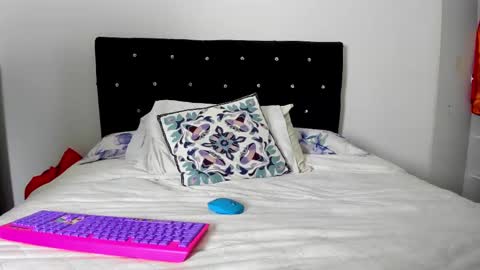 Snapshot of _cereza_ chatting on February 19, 4:12 am Bella online show from February 19, 4:12 am