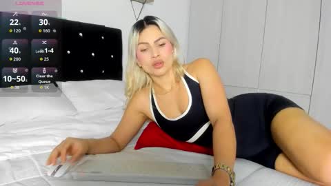 Snapshot of _cereza_ chatting on January 31, 10:41 pm Bella online show from January 31, 10:41 pm