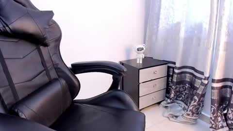 _charlottedavis online show from February 13, 3:56 pm