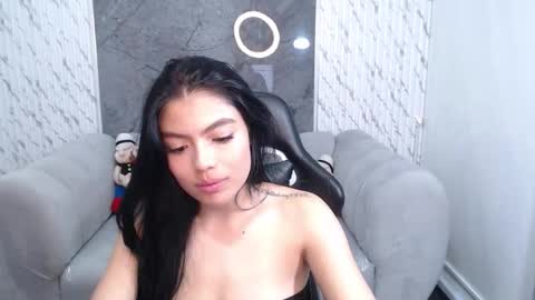 _charlottee_b online show from February 25, 8:07 pm