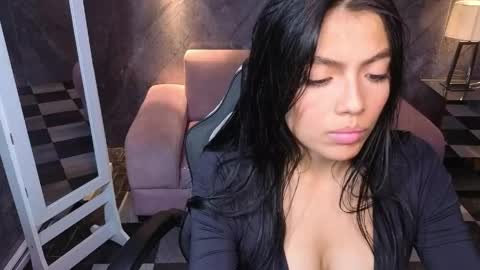 _charlottee_b online show from May 29, 1:47 am