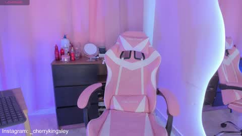 Snapshot of _cherrykingsley1 chatting on February 25, 3:49 pm Cherrykingsley online show from February 25, 3:49 pm