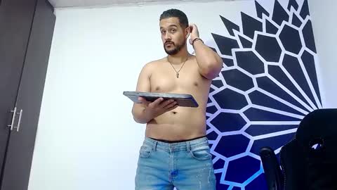 Snapshot of _christopher_dennis_ chatting on February 5, 1:47 am CRIS online show from February 5, 1:47 am