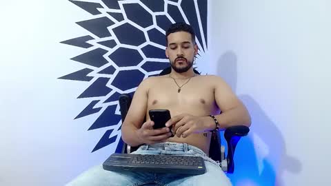 Snapshot of _christopher_dennis_ chatting on February 17, 3:36 am CRIS online show from February 17, 3:36 am