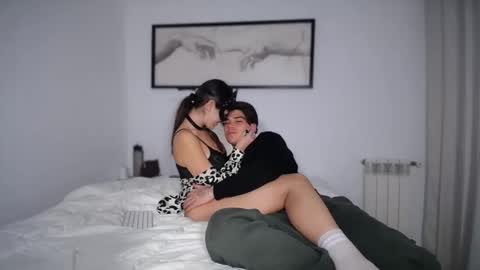 _couplevibes online show from November 11, 6:08 pm