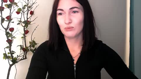 Snapshot of _cutie_and_shy_ chatting on April 8, 6:35 am _cutie_and_shy_ online show from April 8, 6:35 am