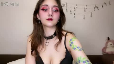 Snapshot of _devilbaby chatting on December 6, 1:55 pm Kate online show from December 6, 1:55 pm