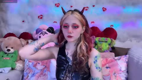 Kate online show from April 18, 7:07 pm