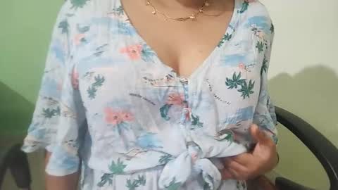 Snapshot of _dreamgirl_0 chatting on February 28, 9:54 am _dreamgirl_0 online show from February 28, 9:54 am