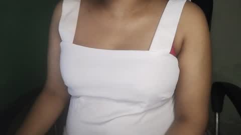 Snapshot of _dreamgirl_0 chatting on June 16, 12:35 am _dreamgirl_0 online show from June 16, 12:35 am