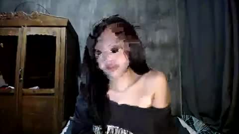 Snapshot of _ellevivien chatting on July 18, 12:20 pm Elle online show from July 18, 12:20 pm