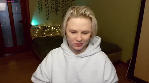 Snapshot of _elven_dreams__ chatting on December 12, 7:59 pm chloue and Gretta online show from December 12, 7:59 pm