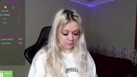 Snapshot of _elven_dreams__ chatting on December 22, 2:39 am chloue and Gretta online show from December 22, 2:39 am