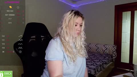 Snapshot of _elven_dreams__ chatting on January 9, 6:15 pm chloue and Gretta online show from January 9, 6:15 pm