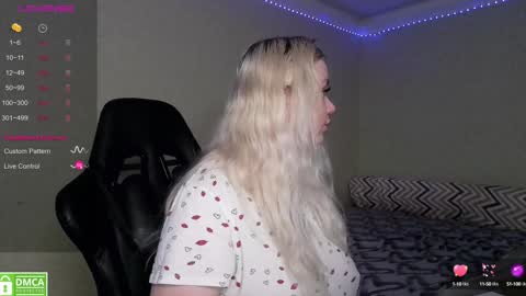 Snapshot of _elven_dreams__ chatting on January 15, 9:24 am chloue and Gretta online show from January 15, 9:24 am