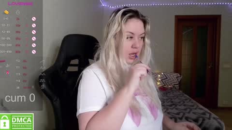 chloue and Gretta online show from February 9, 4:14 am