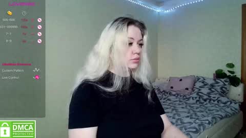 Snapshot of _elven_dreams__ chatting on March 10, 4:38 am chloue and Gretta online show from March 10, 4:38 am