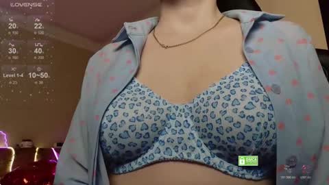 chloue and Gretta online show from March 23, 5:39 pm