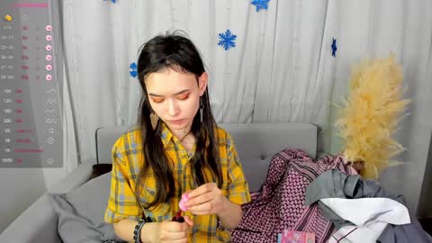 _emily__strike_ online show from December 15, 10:39 am