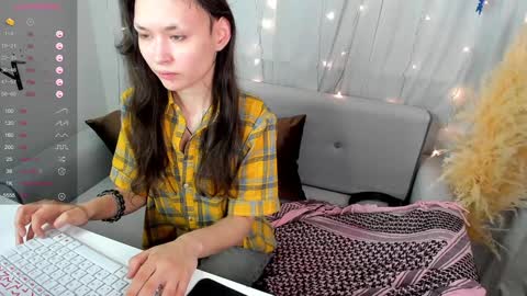 _emily__strike_ online show from December 19, 9:40 am