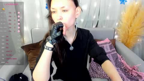 _emily__strike_ online show from December 30, 9:37 am